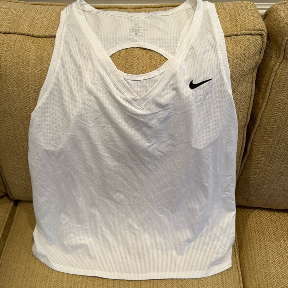 Nike tank. 1x